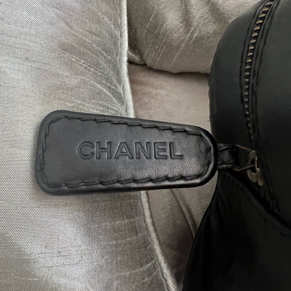 Authentic Chanel stitched tote bag all black - Picture 7 of 9